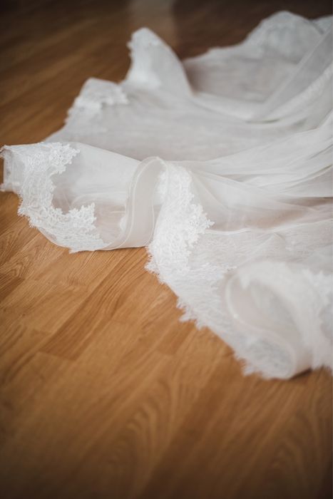 Продам ШИКАРНУ весільну сукню з шлейфом