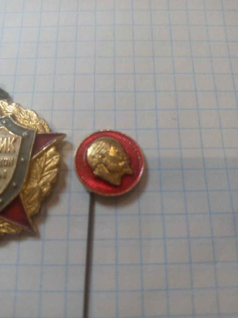 Продам старые советские значки