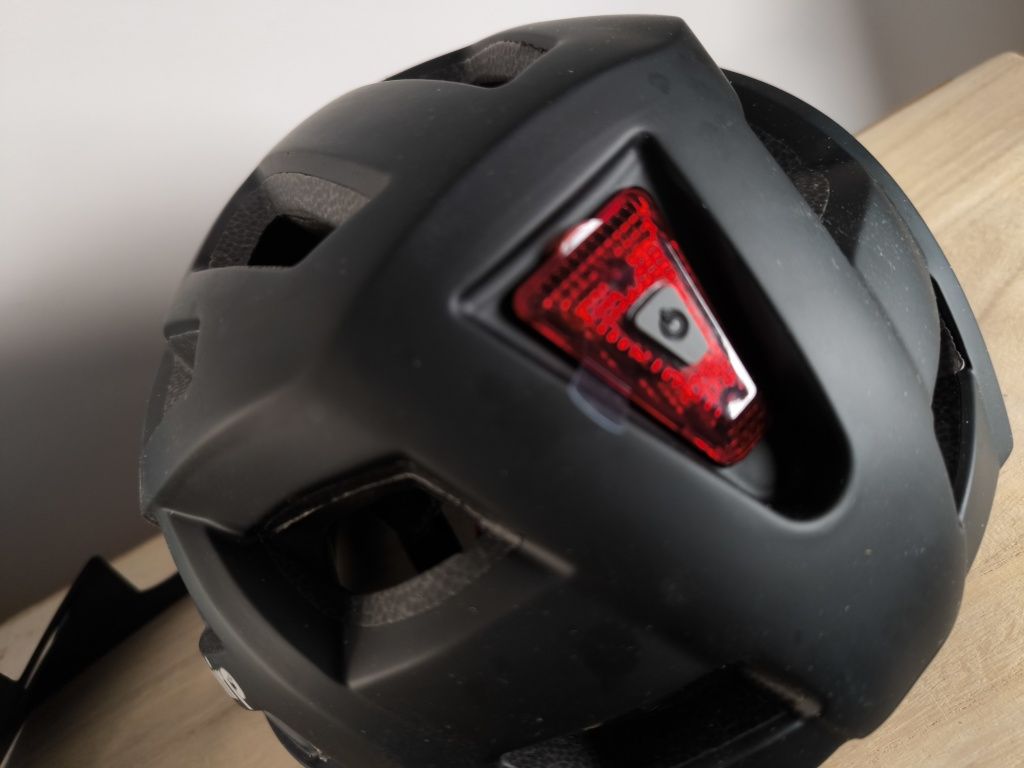 Nowy firmowy kask rowerowe z LED oświetleniem s,m,l różne rozmiary