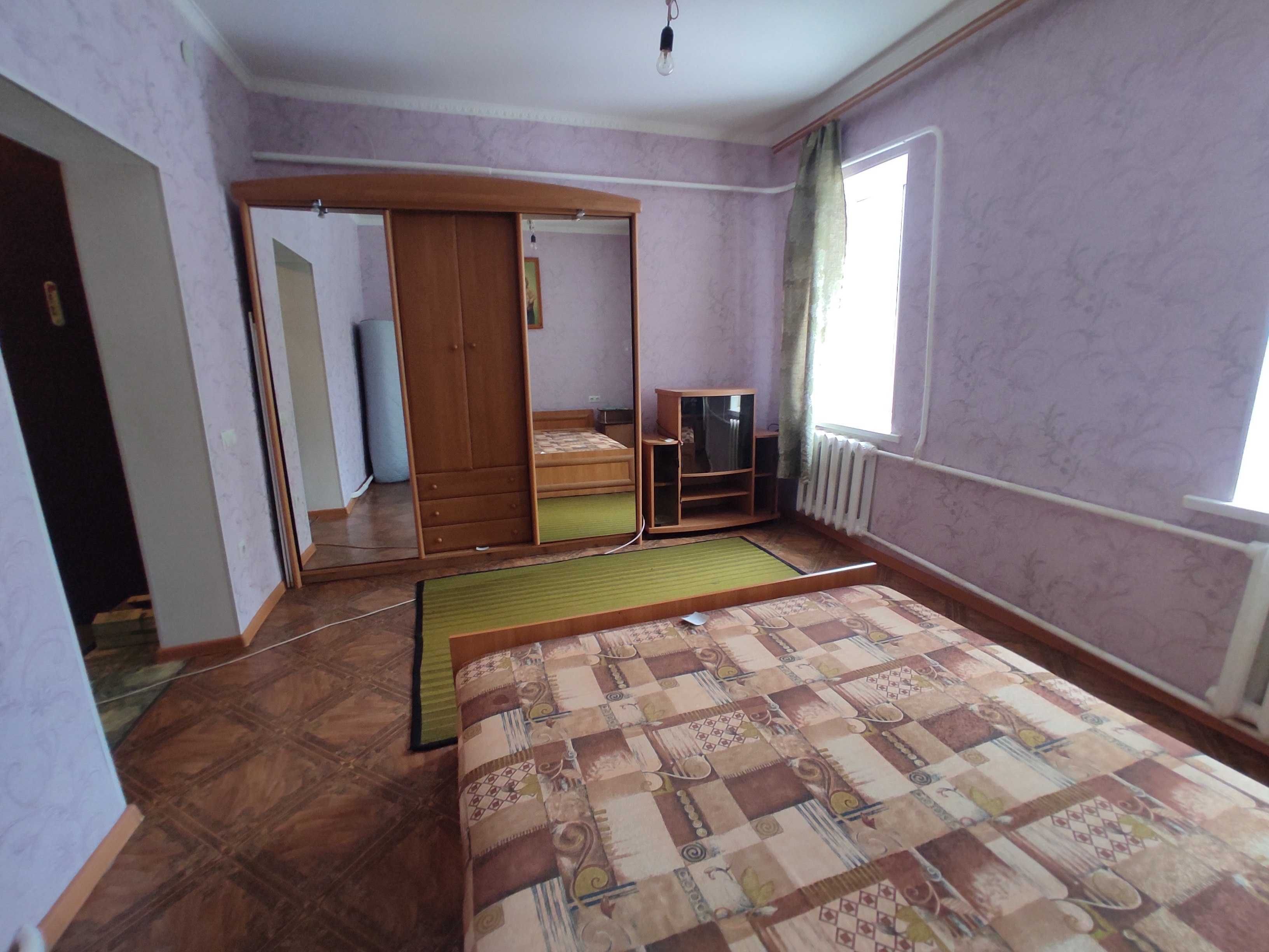 Двухкімнатна квартира в Миргороді з авт. опаленням та кухнею- студією.