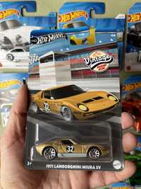 Hot wheels vintage racing club 1971 lamborghini miura sv