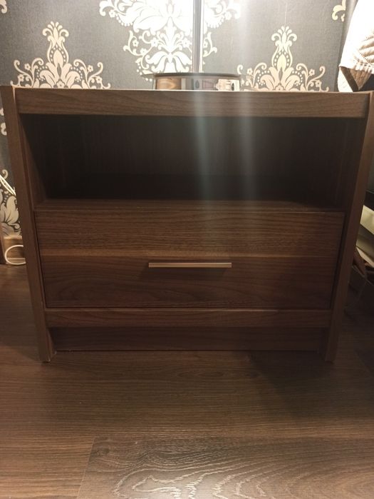 Szafka nocna z szufladą i półką