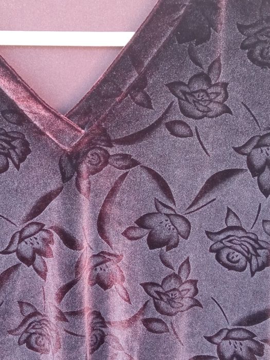 Elegante camisola de sra em veludo texturado. - tamanho S