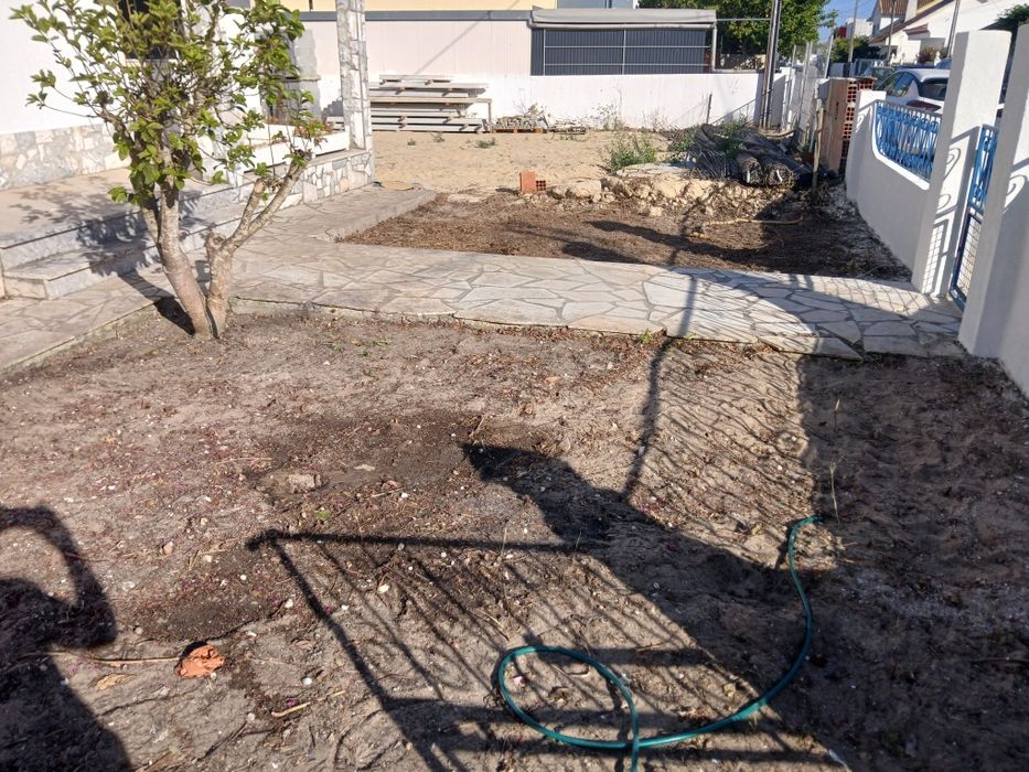 Limpeza de terrenos e manutenção jardins