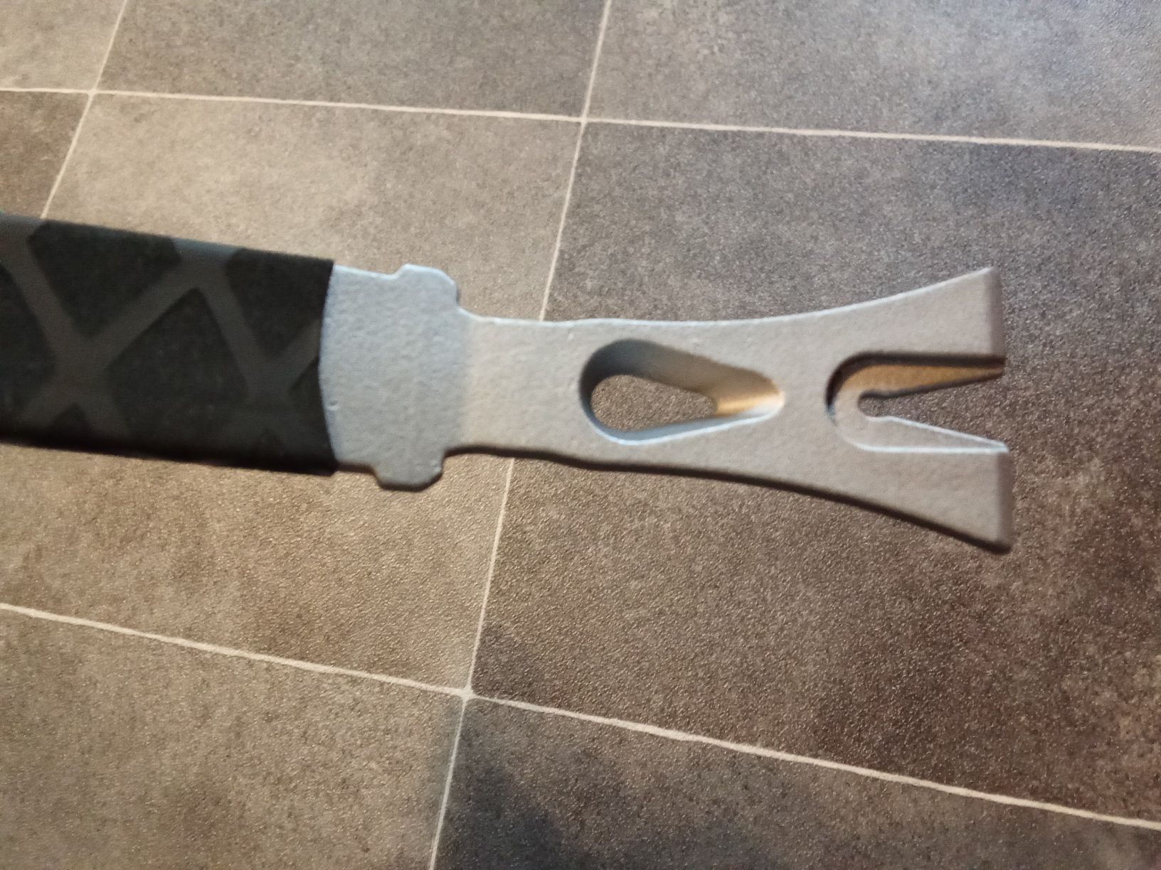 Młotek ciesielski wyburzeniowy wielofunkcyjny multitool full tang