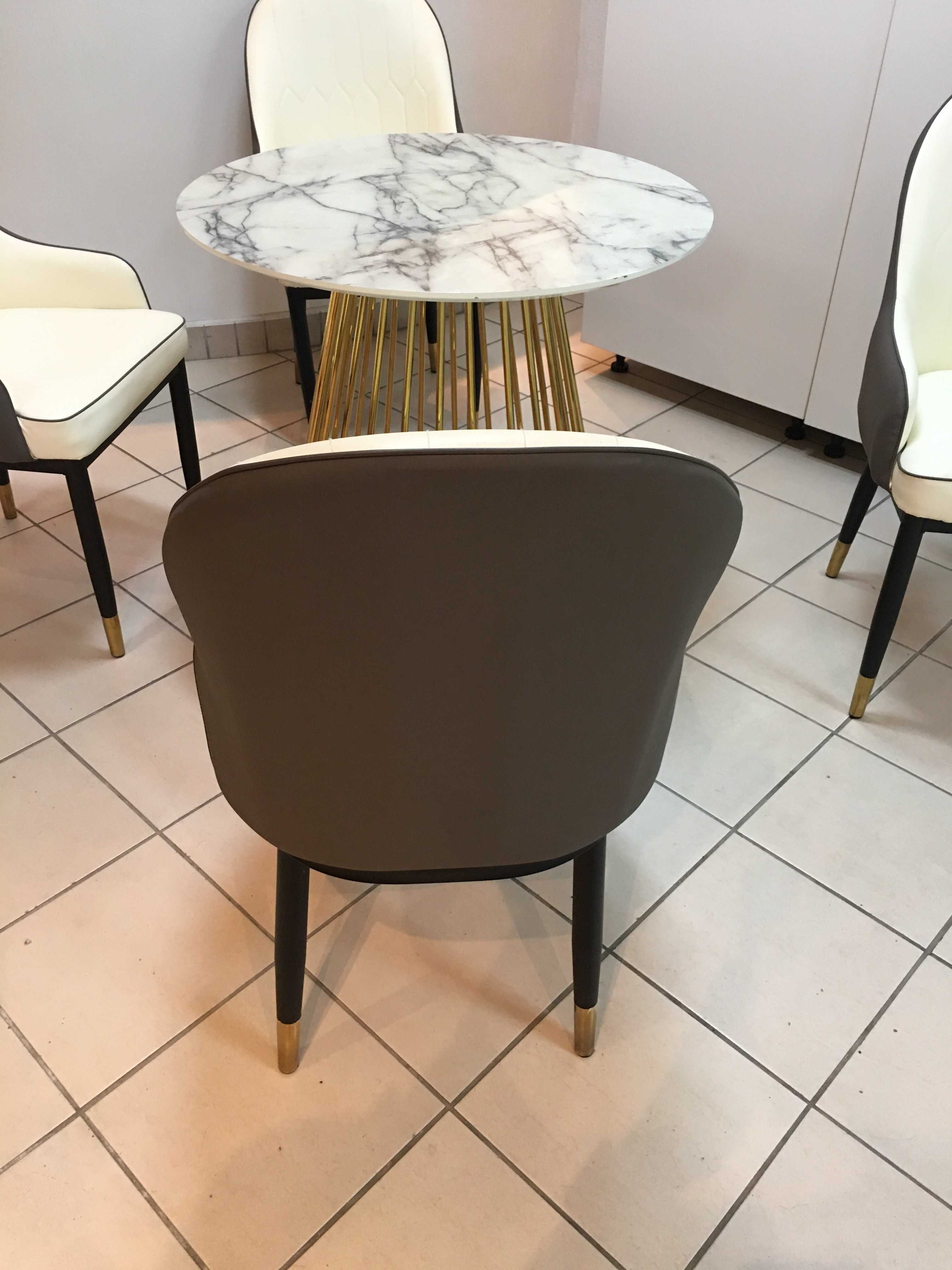 Stolik z krzesłami nowoczesny styl