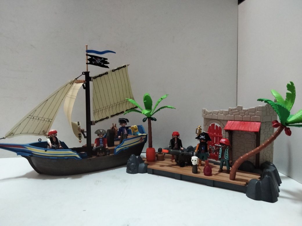 Playmobil statek i baza piratów