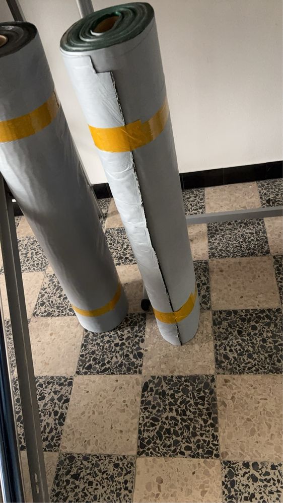 Tela autocolante de isolamento