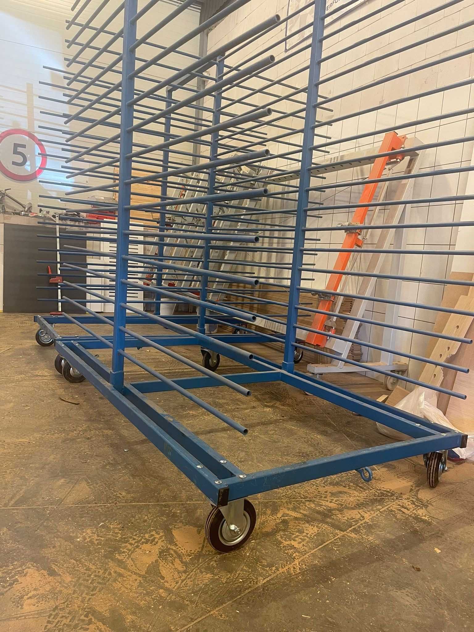 2 stojaki metalowe