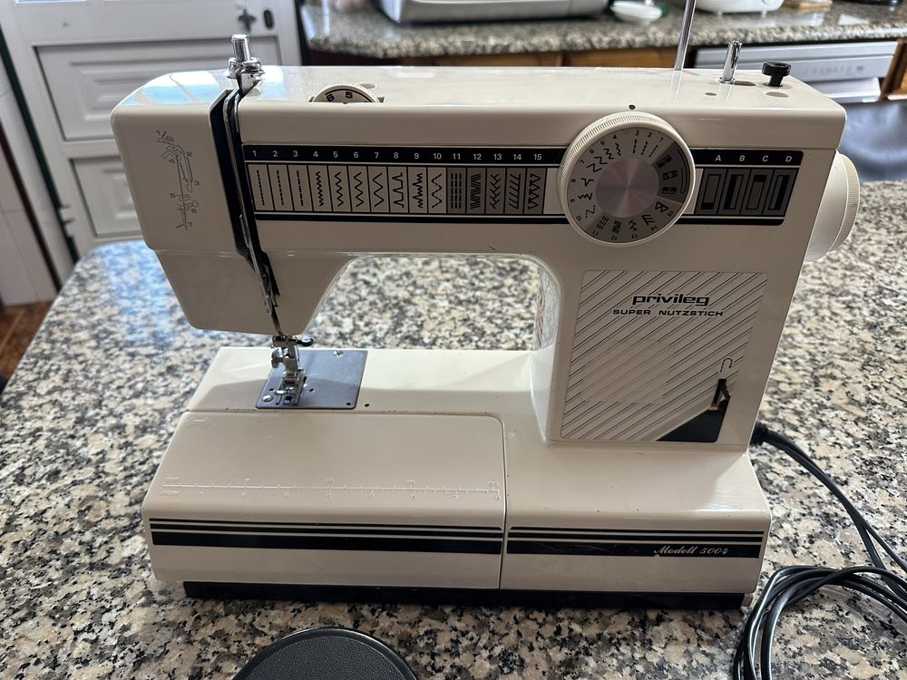 Vendo máquina de costura PRIVILEG 5004