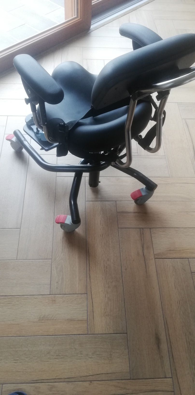 Aktywne krzesło Rifton dla niepełnosprawnych