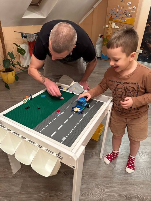 Дитячий розвиваючий ігровий столик лего lego меблі в садочок стільчик