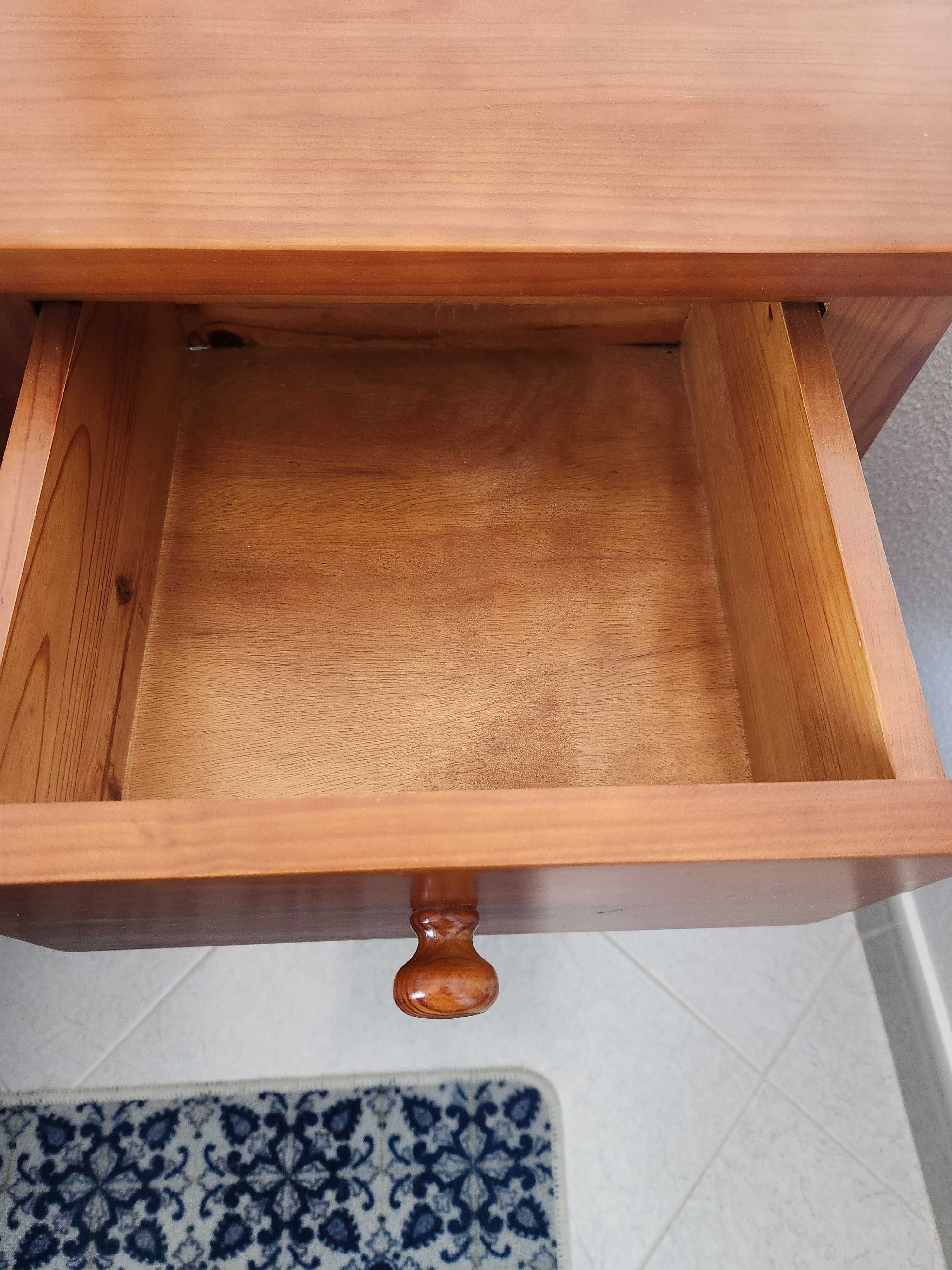 Mesa de cabeceira