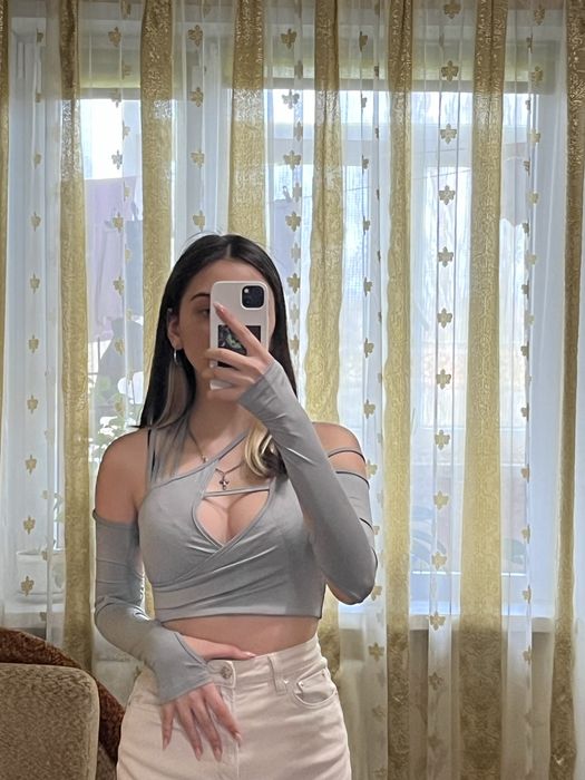 Топ з рукавами y2k