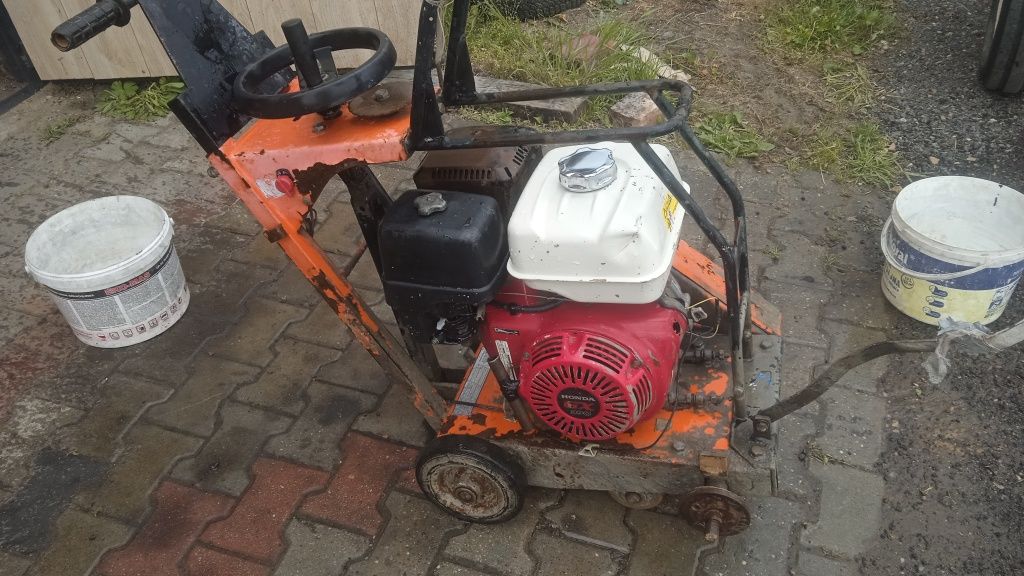 Piła przecinarka do betonu asfaltu Norton Clipper C 71 silnik Honda GX