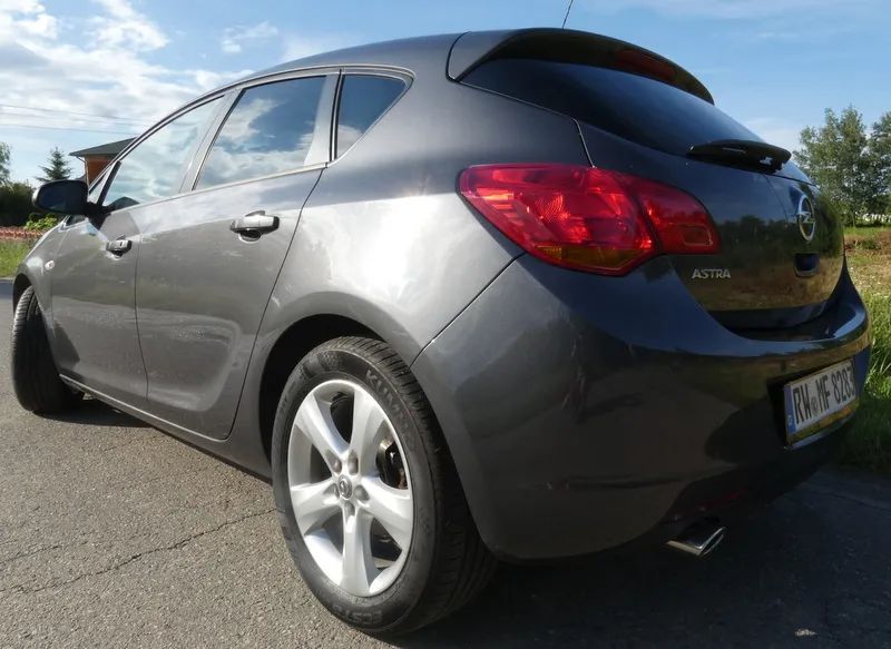 Opel Astra mały przebieg 126000 klima, grzane fotele i kierownica do jazdy