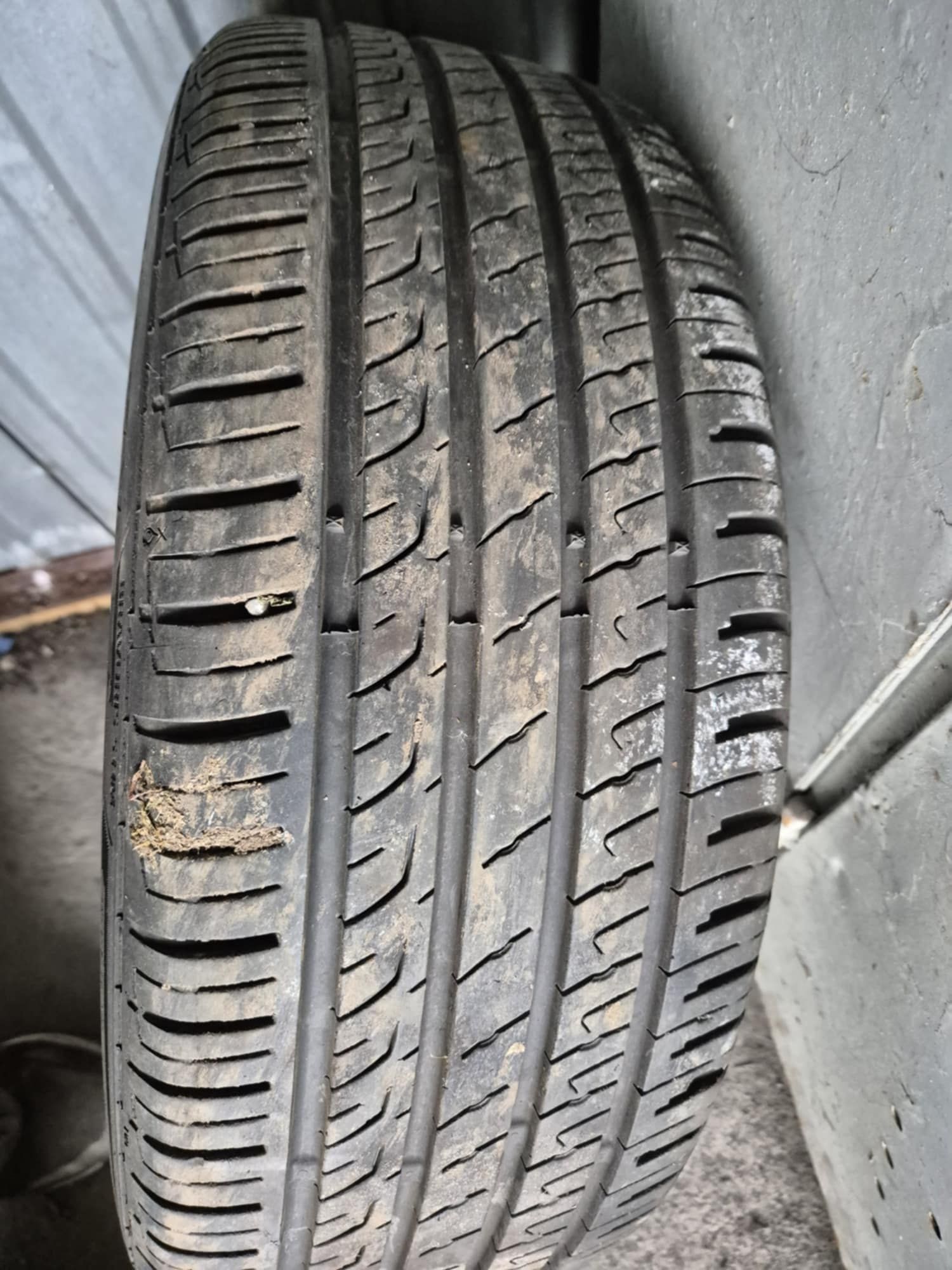 Opony z aluminiowymi felgami