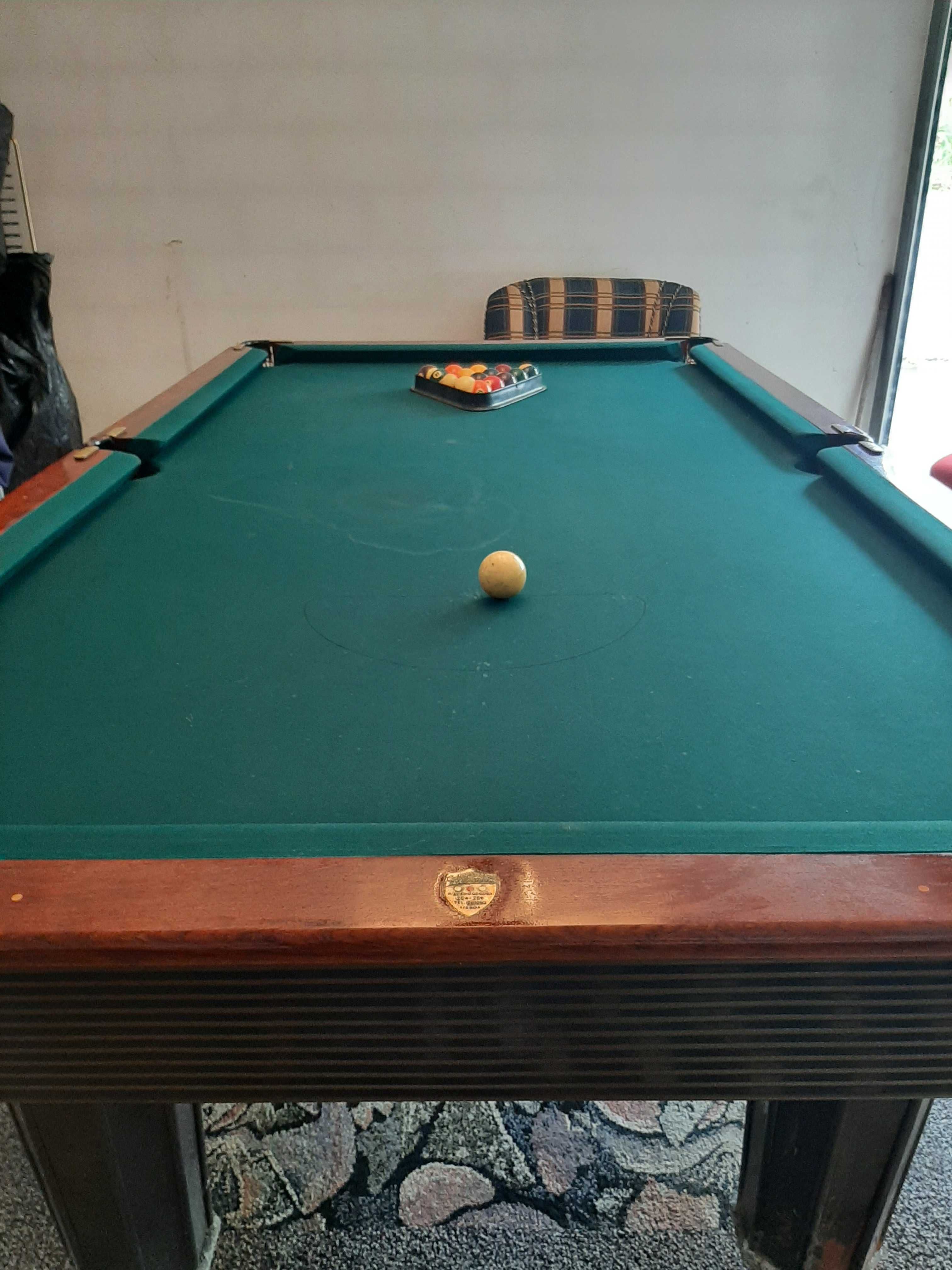 Mesa de Snooker + Porta tacos com tacos e giz