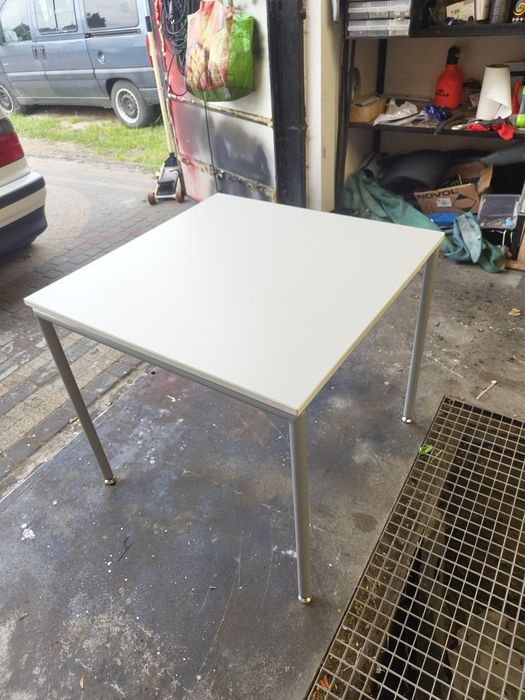 Stół 80x80 cm na metalowym stelażu