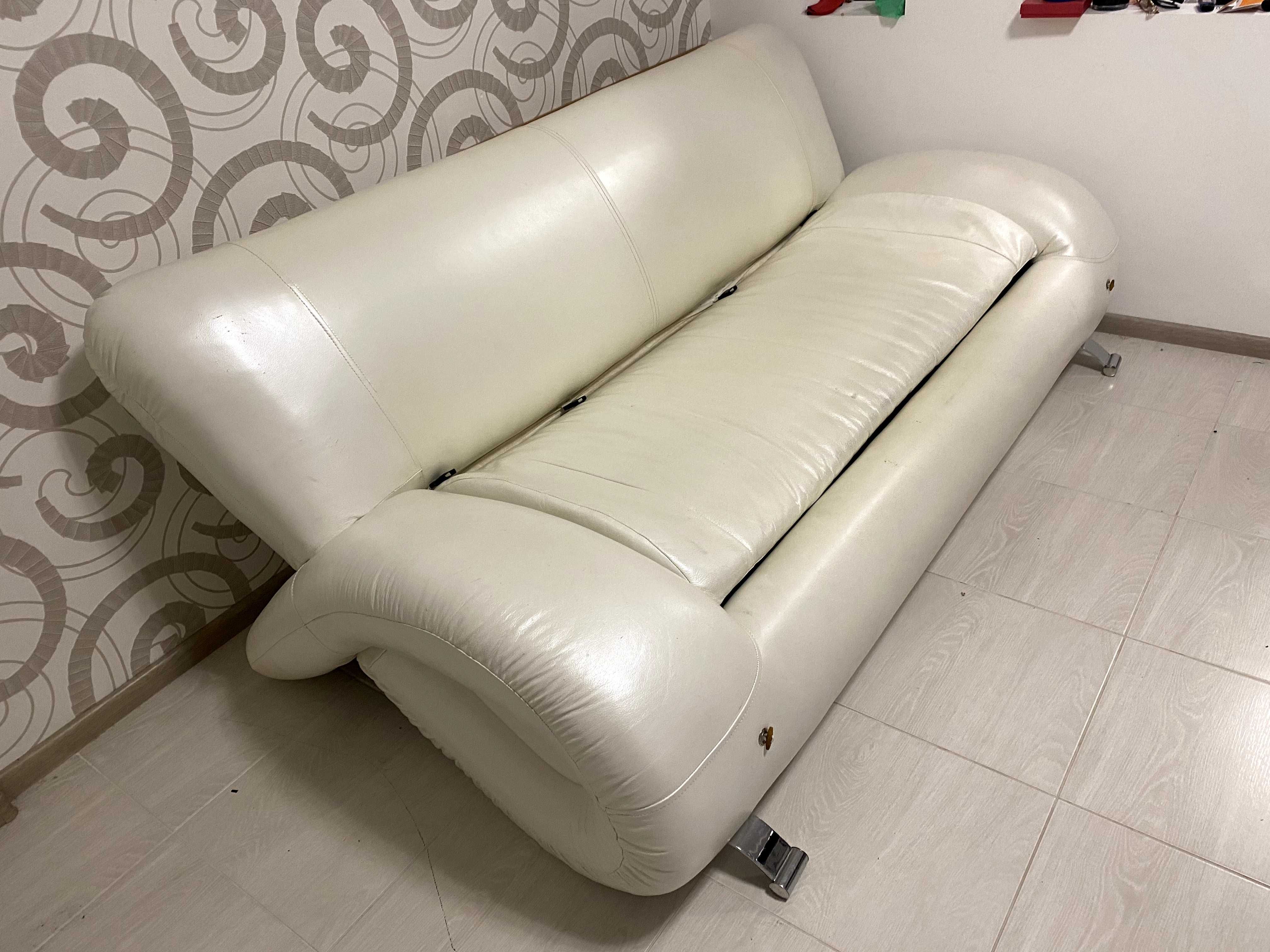 Продам диван з доставкою по Києву (білий, розкладний, Ш110хД200хВ90)