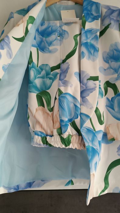 Nowy garnitur w niebieskie kwiaty M