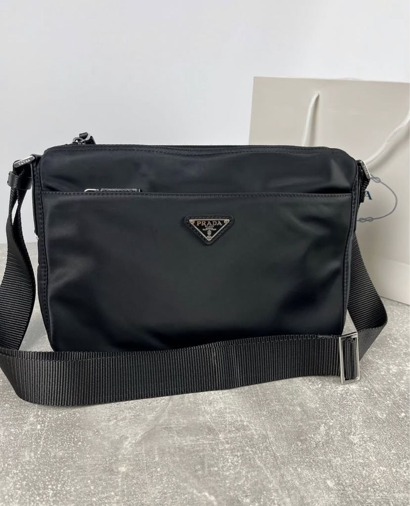 Сумка Prada 1BC421 нейлонова чорна loro louis чоловіча мессенджер