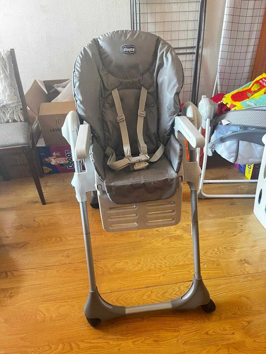 Cadeira alta multiposições Chicco Polly Easy com 4 rodas
