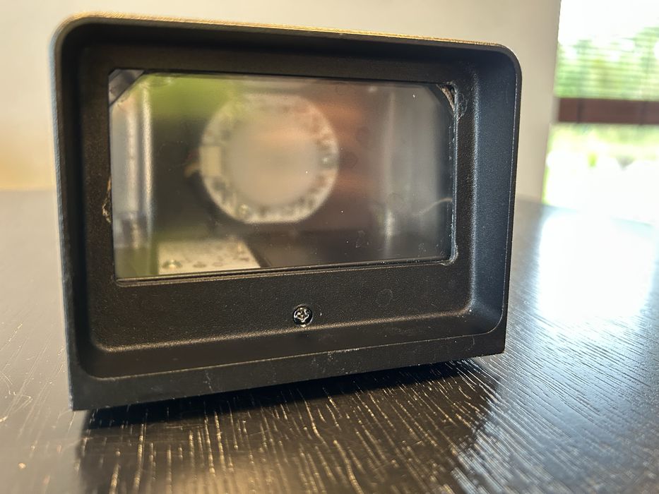 Kinkiet Zewnętrzny Firmy Philips Hue Outdoor Wall Light Resonate