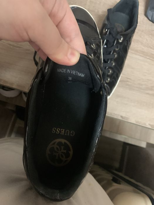 Кросівки GUESS, торг