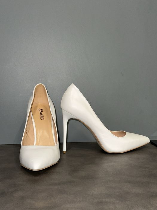 Продам белые кожанные лодочки