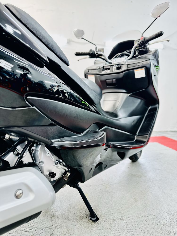 скутер Suzuki Skywave 250 в ідеальному стані тільки з Японії