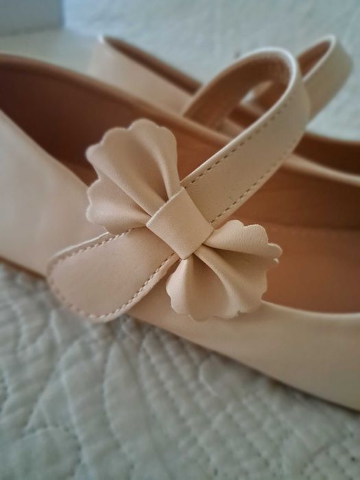 Buty balerinki, dziewczynka 36, 22,5 cm. Ecru.