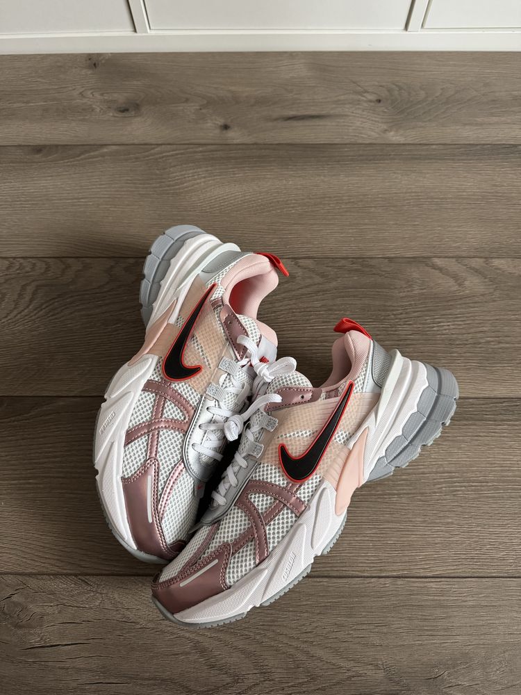 Кросівки жіночі Nike V2K Run оригінал 41р