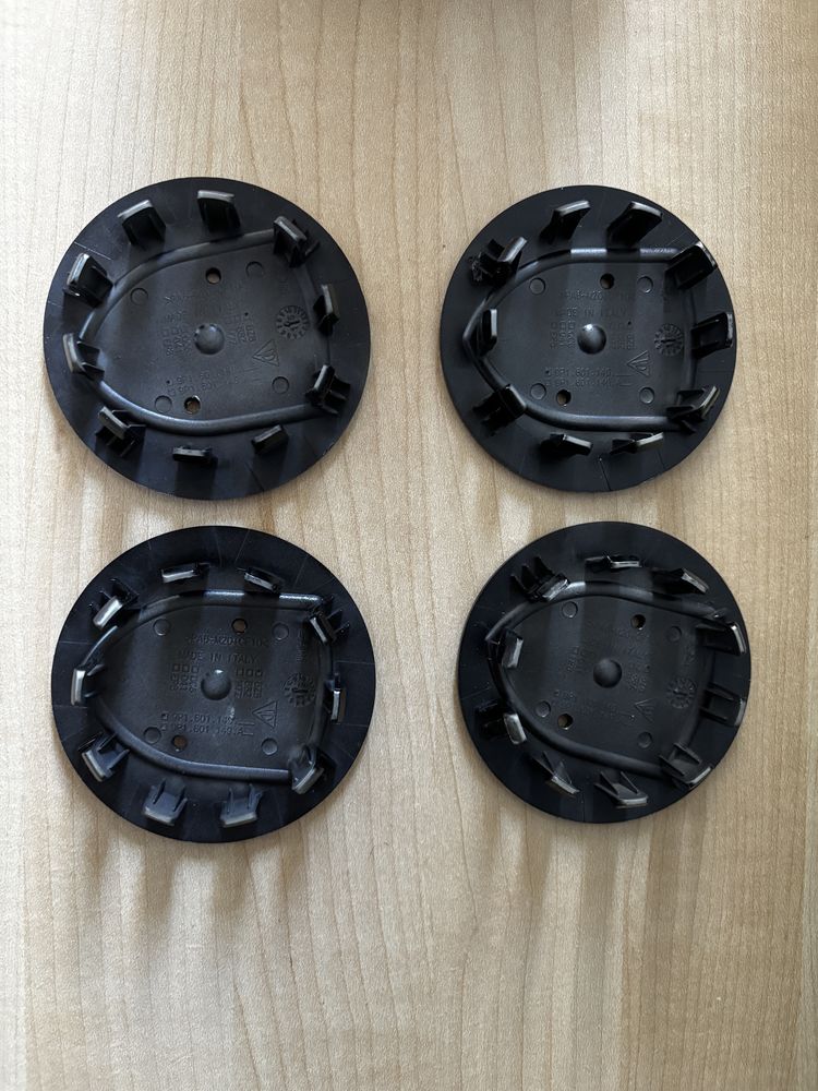 Conjunto de 4 centros de roda usados para jantes Porsche Cayenne