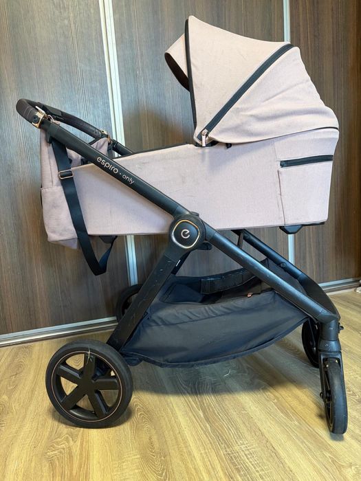 Wózek Espiro i nosidełko Joie