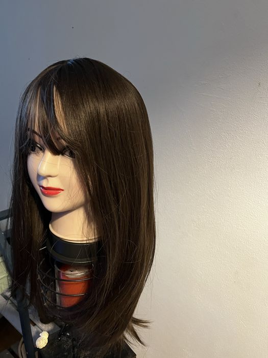 Peruka kolor brąz długa z grzywką Naturalny wygląd