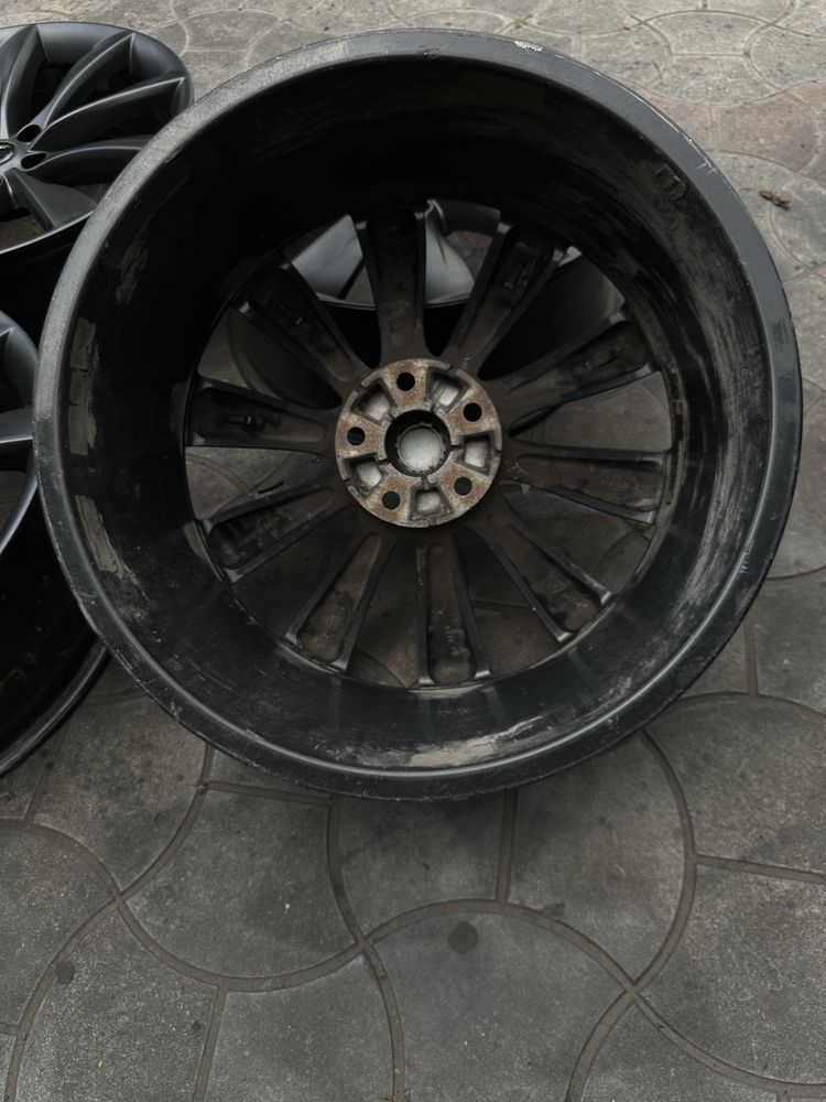 Диски 5/120 r21 tesla perfomance оригінал разношир