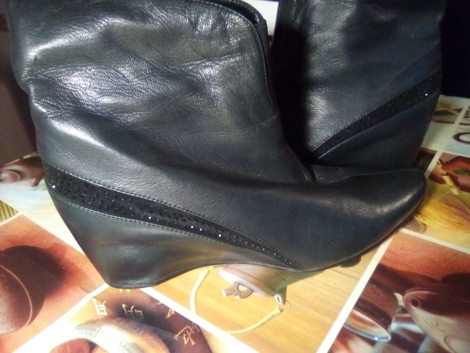 Продам ботинки жіночі