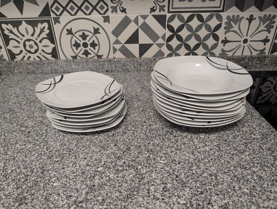 Pratos de sopa e sobremesa