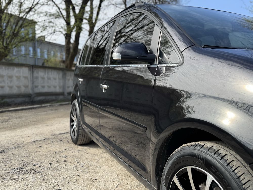 VW Touran 2005 1.6 бензин