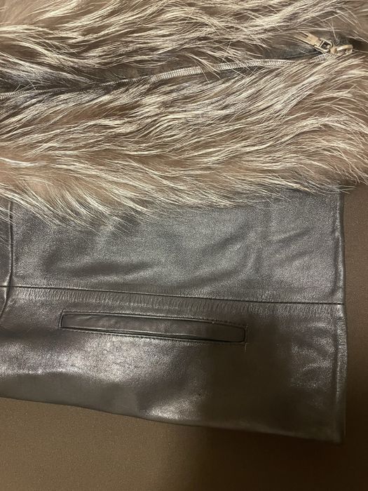 Кожанная жилетка,натуральный мех ( чернобурка).Одета один раз