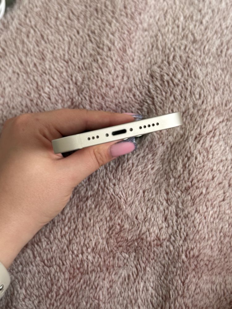 iPhone 13 128 GB Starlight + 5 case’ów + 2 kable - bardzo dobry stan!
