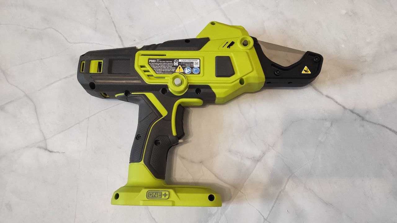 Аккумуляторный резак RYOBI P593 для труб ПВХ, ППР, PEX