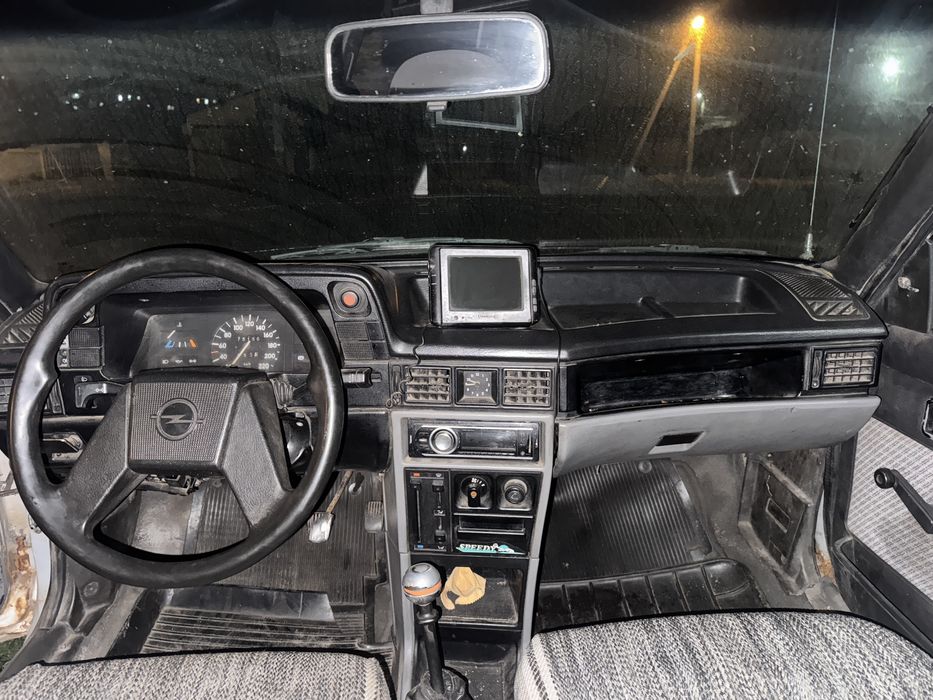 Опель Кадет 1986