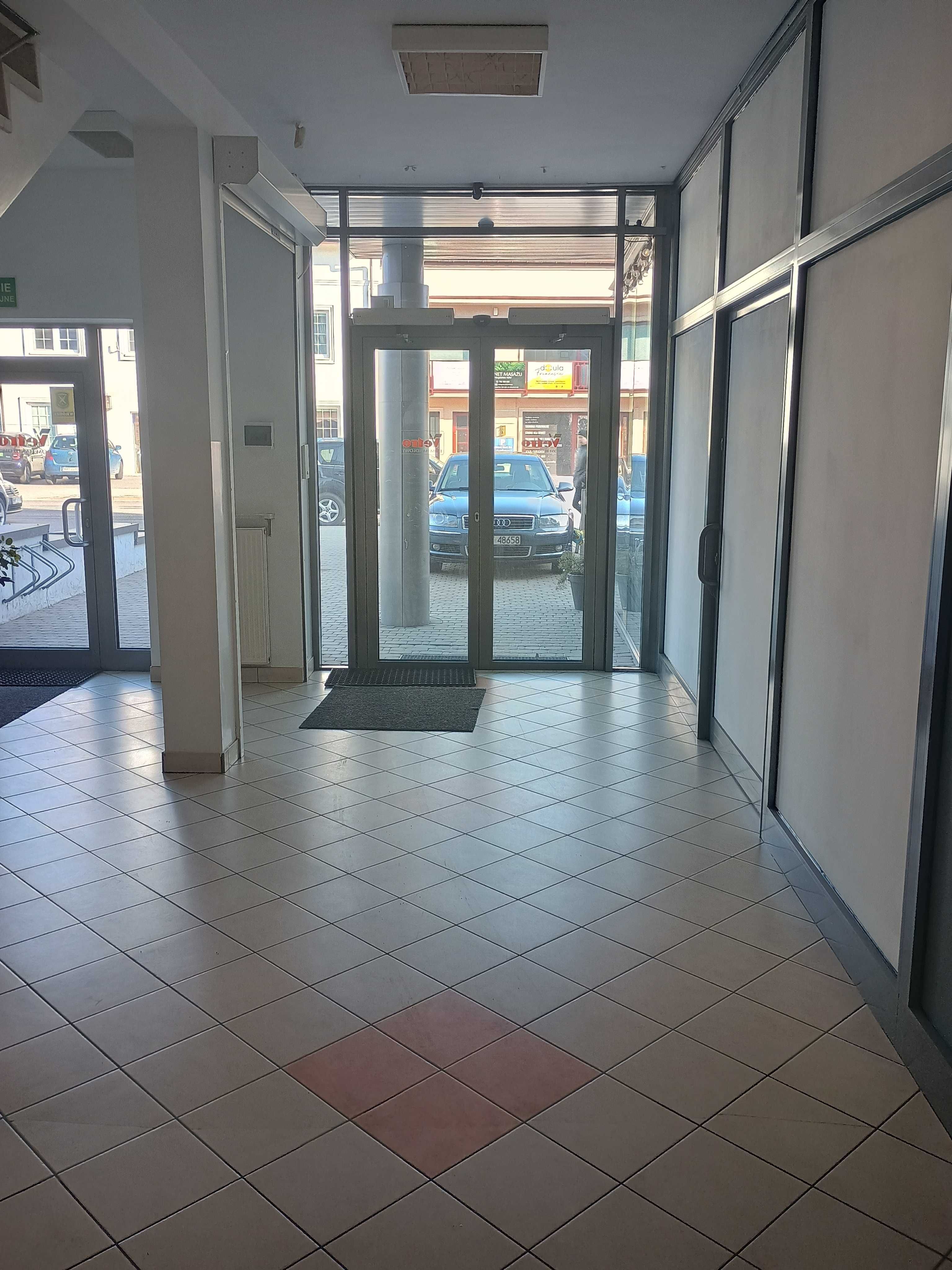 Lokal usługowy 40 m2 Świętojańska 11 parter
