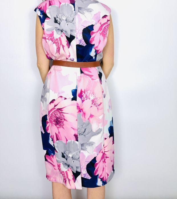 Sukienka midi w kwiaty XXL 44 Roman