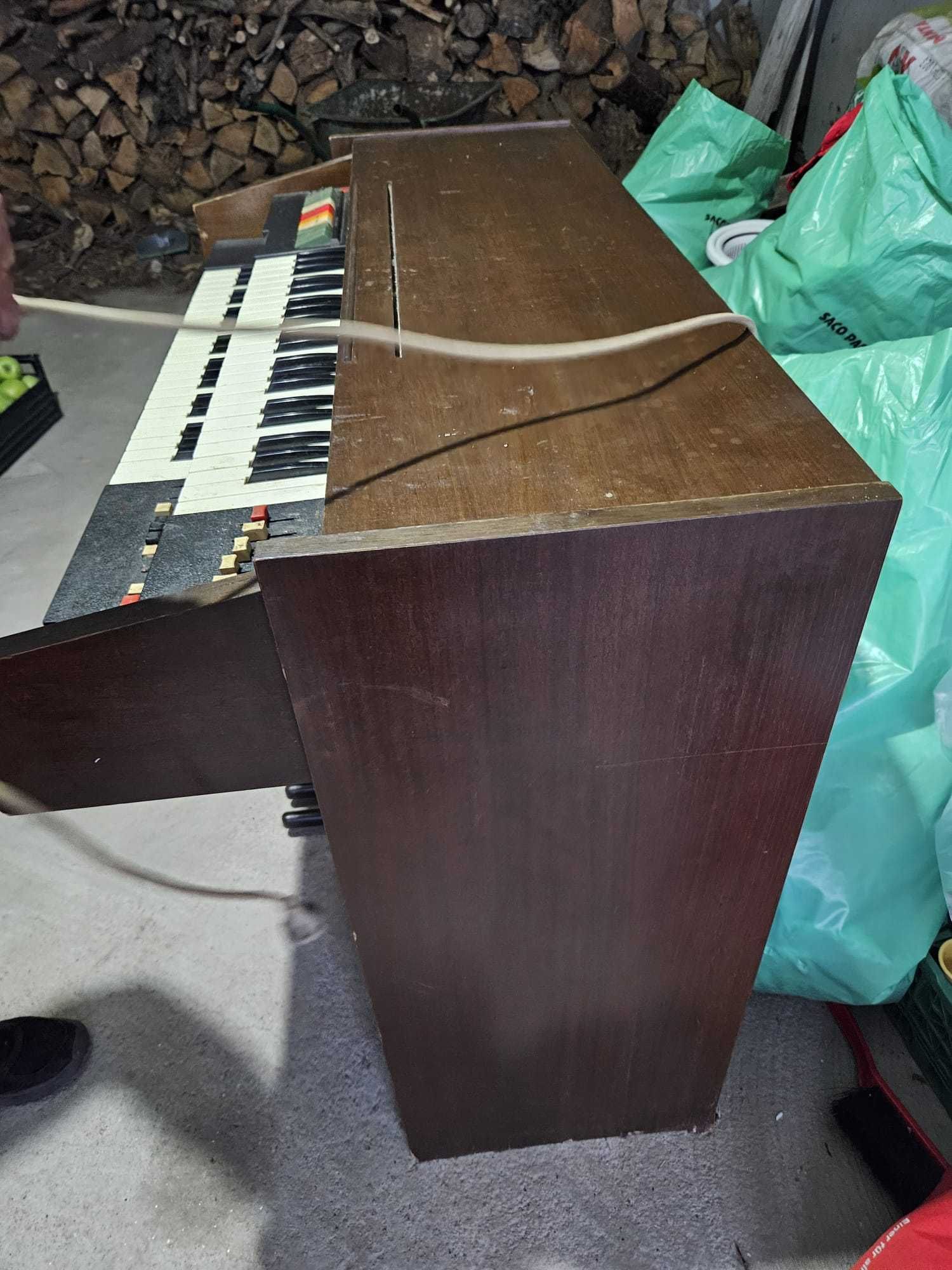Piano solica como novo