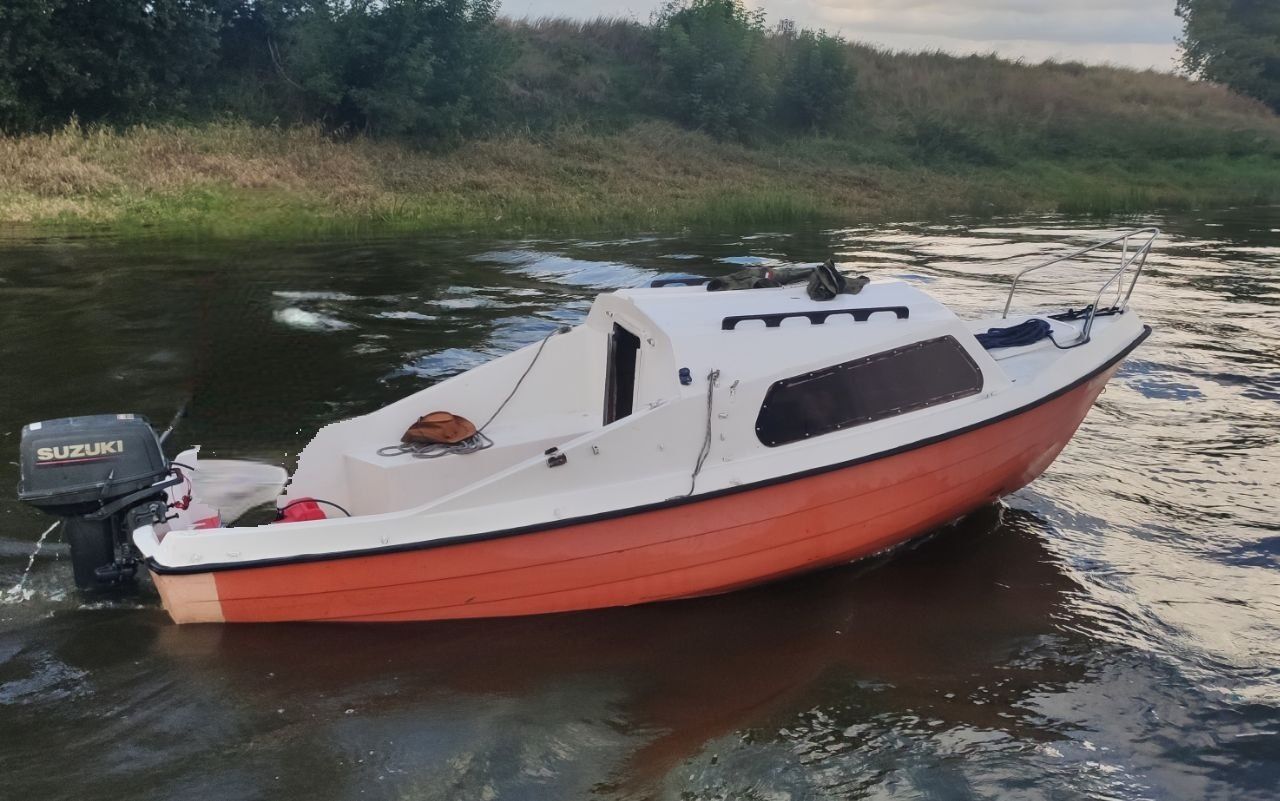 Łódź kabinowa KORMORAN+ Suzuki 20KM