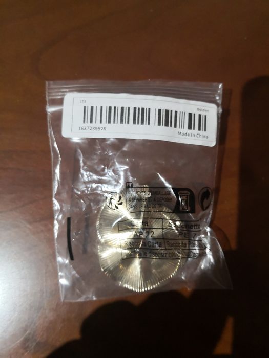 Brincos dourados leves