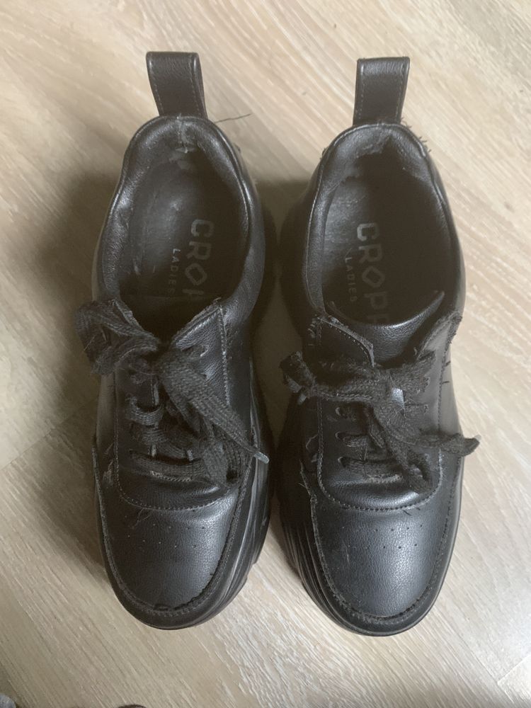 Czarne wysokie buty z łańcuchem rozmiar 37